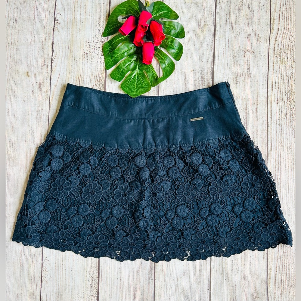 Abercrombie & Fitch Women’s Navy Blue Floral Eyelet Crochet Lace Mini Skirt Sz 4